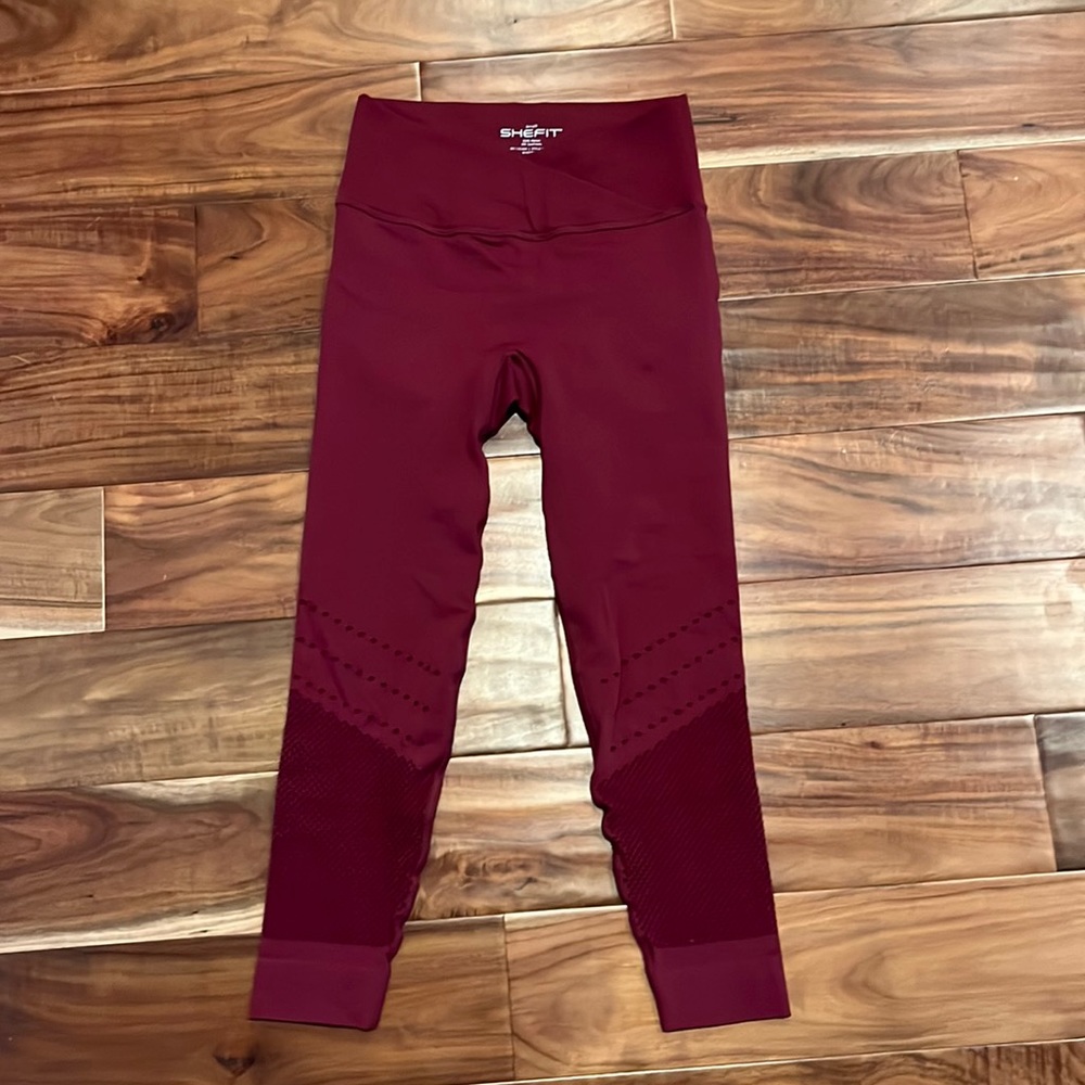 SHEFIT leggings in cranberry